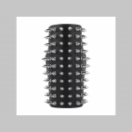 11.radový kožený náramok vybíjaný chrómovanými šrobovacími ostňami so zapínaním na 2 kovové pracky (nastaviteľný obvod)